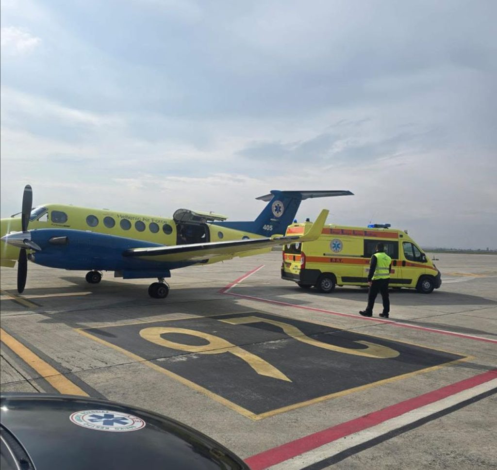 ΕΚΑΒ: Ολοκληρώθηκε η αεροδιακομιδή και του τρίτου τραυματία φιλάθλου του ΠΑΟΚ από τη Ρουμανία