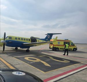ΕΚΑΒ: Ολοκληρώθηκε η αεροδιακομιδή και του τρίτου τραυματία φιλάθλου του ΠΑΟΚ από τη Ρουμανία