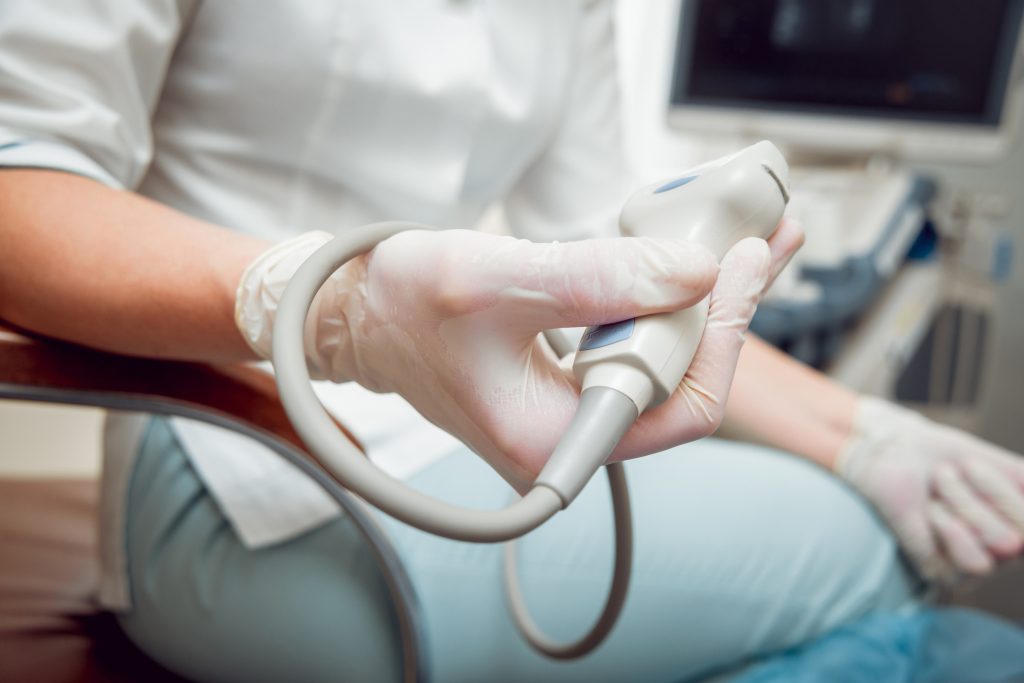 Υπερηχογράφημα στα νύχια: Η ανώδυνη εξέταση που βοηθά στη διάγνωση όγκων και συστηματικών νοσημάτων