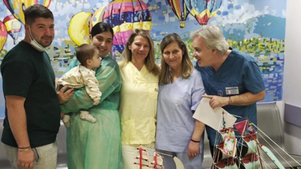 «Η ζωή νίκησε τον θάνατο»- Εκτός ΜΕΘ το βρέφος με μηνιγγίτιδα από τη Ζάκυνθο