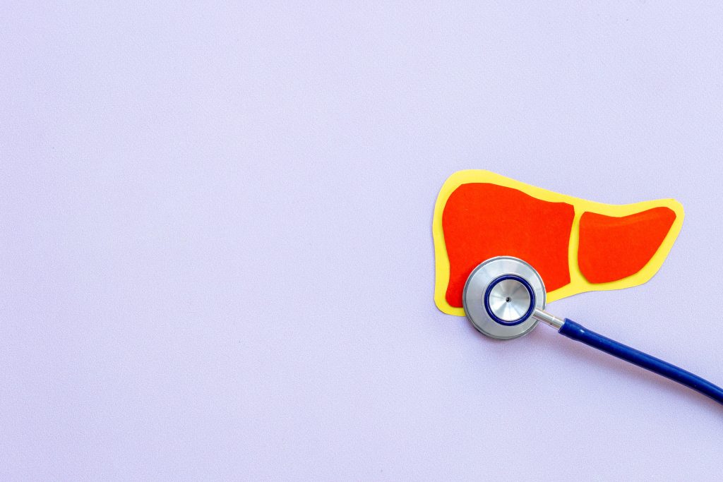 9 σημάδια που δείχνουν ότι το συκώτι σας υποφέρει – Από την επίμονη φαγούρα μέχρι τις κόκκινες παλάμες