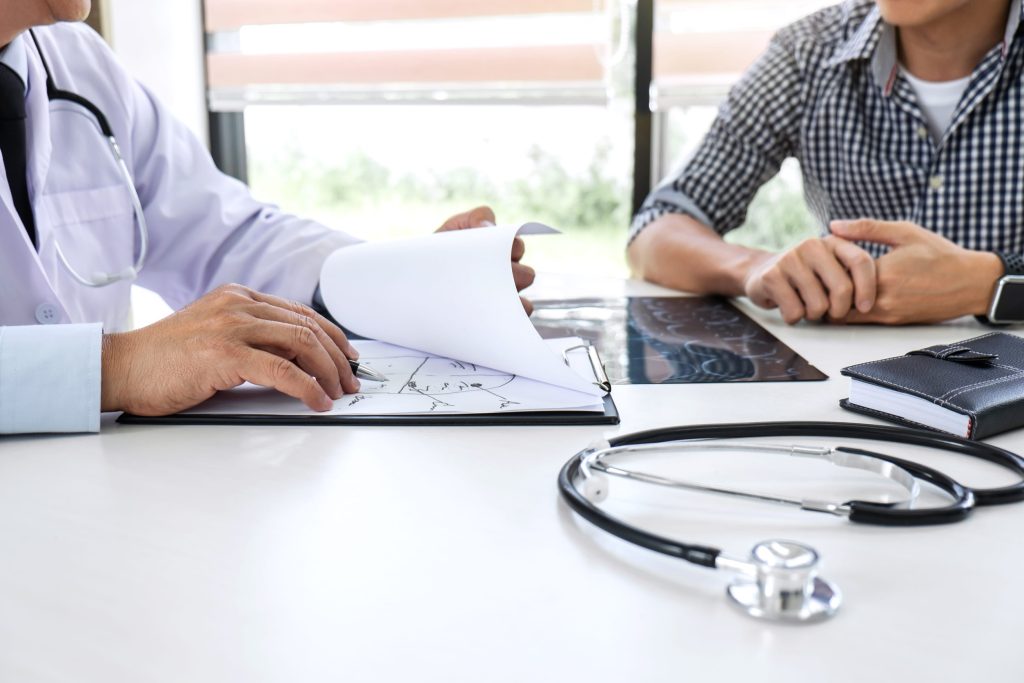 Ανεύρυσμα κοιλιακής αορτής: Ποιοι κινδυνεύουν περισσότερο και πότε χρειάζεται χειρουργείο