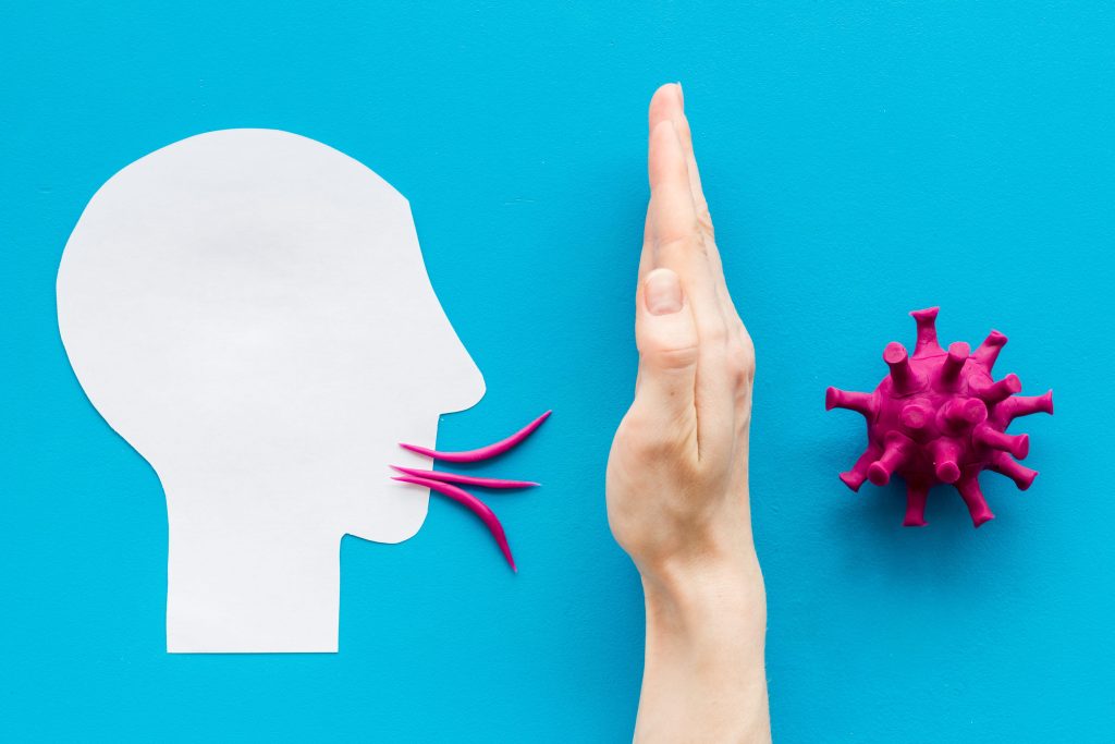 Ιογενείς λοιμώξεις στους ενήλικες: Γιατί είναι σημαντικός ο εμβολιασμός για RSV, γρίπη και SARS-CoV-2