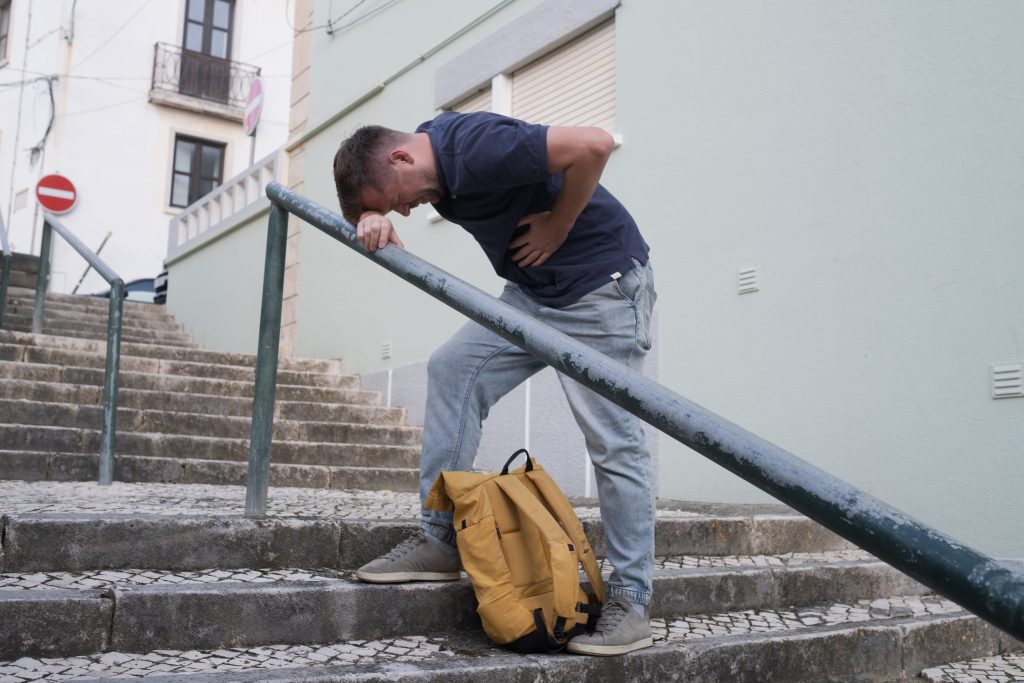 Λαχανιάζετε όταν ανεβαίνετε σκάλες; Πότε μπορεί να δείχνει ότι η καρδιά σας κινδυνεύει