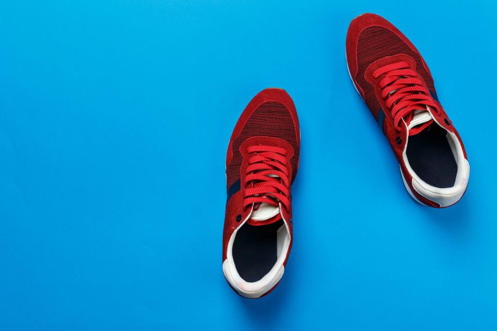 Μυρίζουν άσχημα τα αθλητικά σας παπούτσια; Το απλό κόλπο με την κατάψυξη που εξαφανίζει τις οσμές