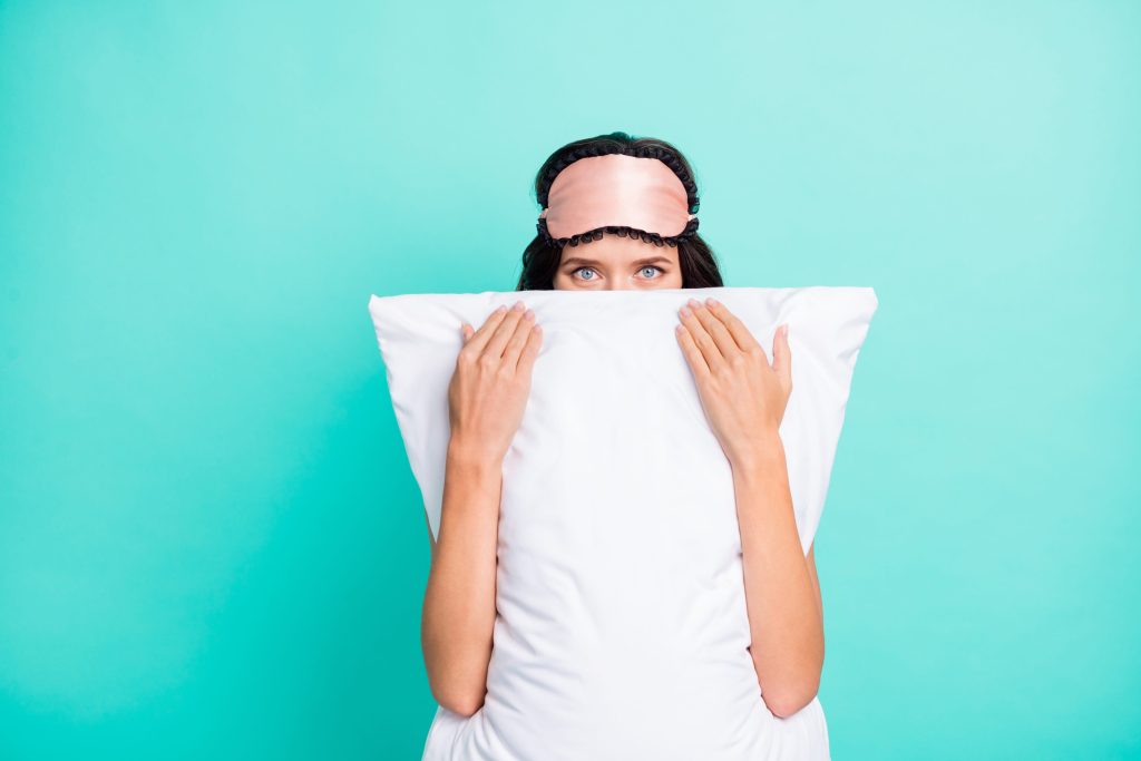 Τρέχουν σάλια στο μαξιλάρι σας στον ύπνο; Πότε μπορεί να είναι πρόβλημα στην υγεία σας