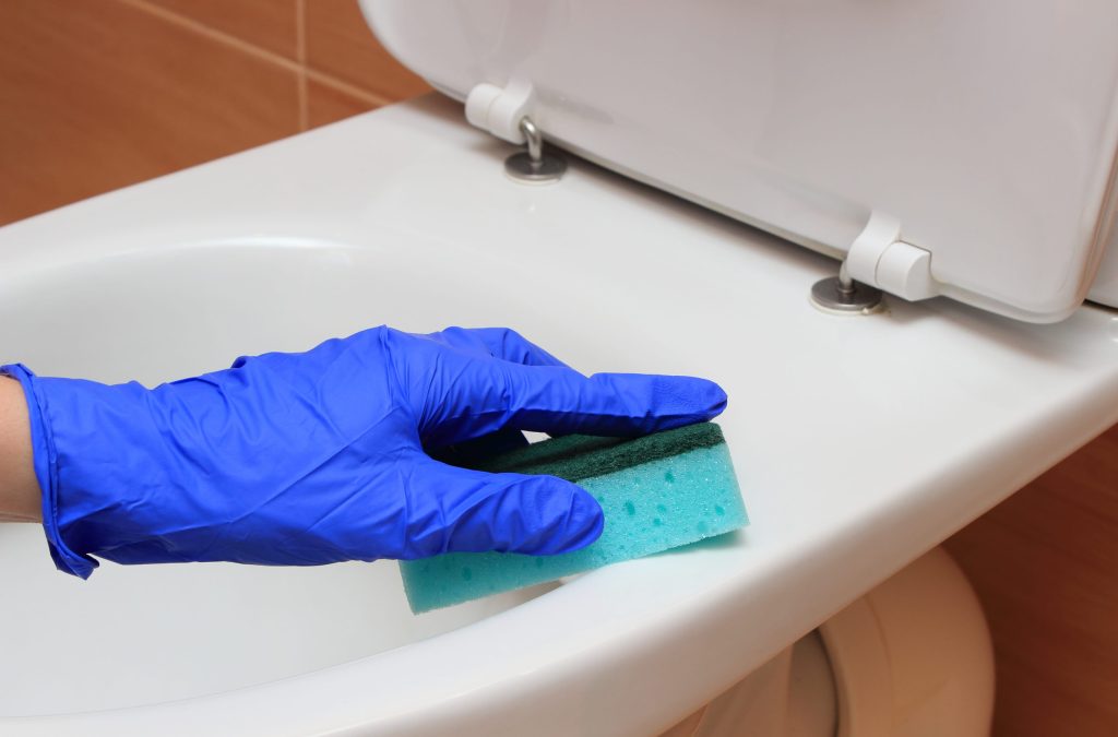 Πετάξτε τη βούρτσα τουαλέτας – Η μέθοδος που κρατά τη λεκάνη πεντακάθαρη χωρίς τρίψιμο