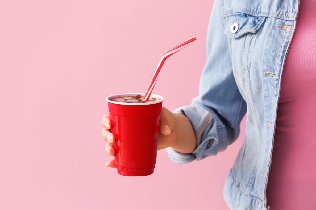 5 καθημερινές τροφές και ροφήματα που συνδέονται με αυξημένο κίνδυνο καρκίνου του στόματος