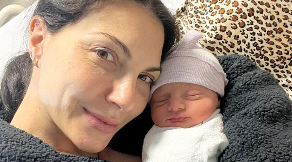 44χρονη αγόρασε σπέρμα online για να γίνει μητέρα – Έναν χρόνο αργότερα έμαθε την αλήθεια για την κόρη της στο Facebook
