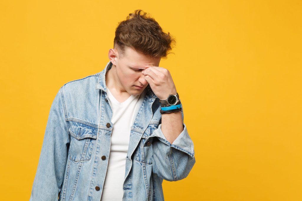 Ζαλίζεστε όταν σηκώνεστε γρήγορα; Τι το προκαλεί – Πότε μπορεί να είναι επικίνδυνο