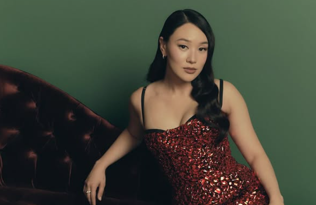 Πρωταγωνίστρια του Bridgerton έβγαλε εξανθήματα κατά τη διάρκεια γυρισμάτων ερωτικής σκηνής – Τι προκάλεσε τη μόλυνση