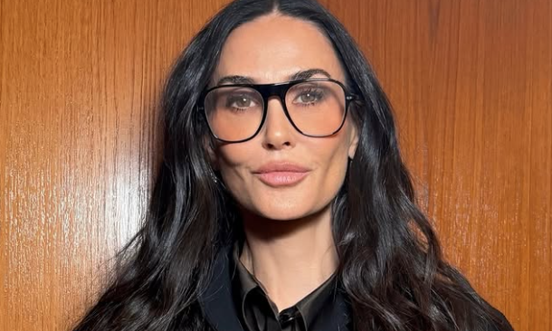 Τι βάζει η Demi Moore στο πρόσωπό της πριν από κάθε ταξίδι με αεροπλάνο-Προστατεύει το δέρμα
