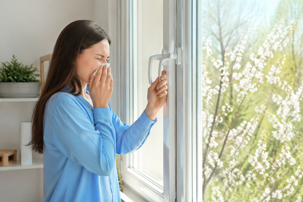 Άνοιξη και αλλεργίες: Τι να κάνετε πριν ανοίξετε τα παράθυρα