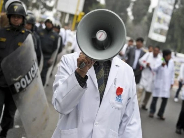 Σε 24ωρη απεργία σήμερα νοσοκομειακοί γιατροί και εργαζόμενοι στο ΕΣΥ