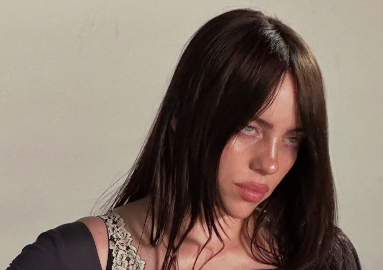 Η Billie Eilish μιλάει για το ατύχημα που την έκανε τραγουδίστρια: «Αυτό που θα με κατέστρεφε, τελικά με έσωσε»