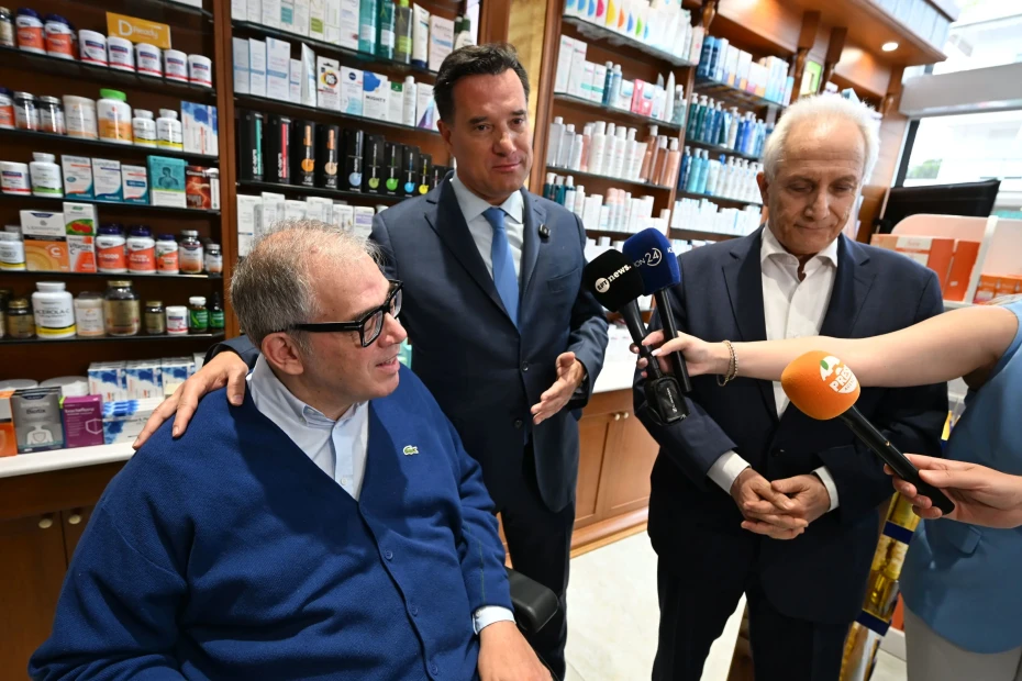 Άδωνις Γεωργιάδης: Επίσκεψη σε ιδιωτικό φαρμακείο για τη διάθεση Φαρμάκων Υψηλού Κόστους