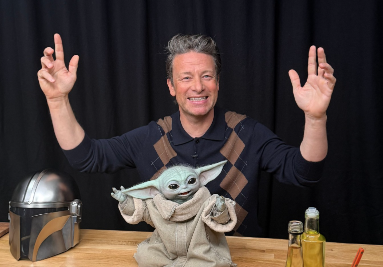 Jamie Oliver: Η μικρή αλλαγή στη διατροφή του που τον βοήθησε να χάσει 12 κιλά χωρίς στερήσεις: «Τρώω φύκια όπως οι πρόγονοι μας»