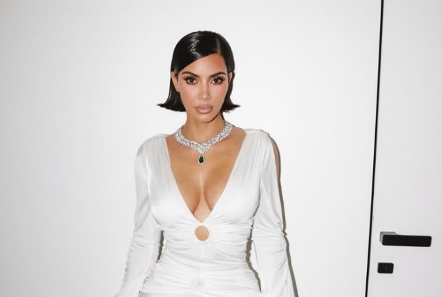 Το απόλυτο καλοκαιρινό bob κούρεμα της Kim Kardashian – Ταιριάζει σε όλες