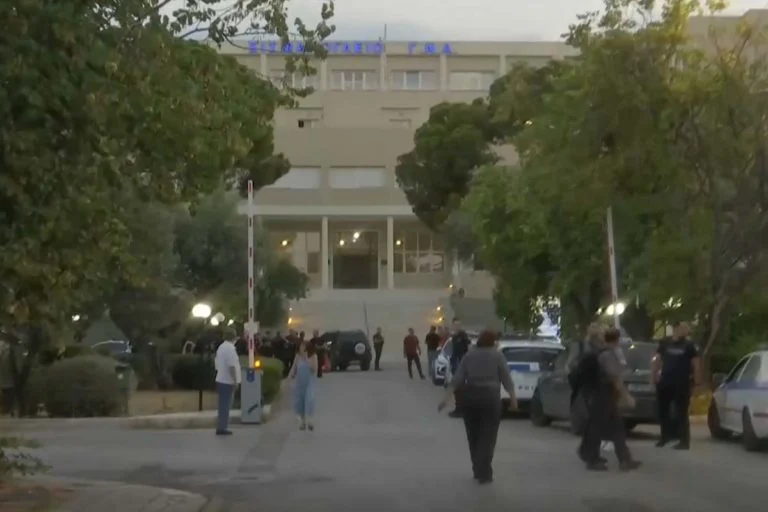 Σισμανόγλειο: 90χρονη υπέστη ανακοπή μετά την εκκένωση-Αδ. Γεωργιάδης: Κάποιος έβαλε φωτιά στο στρώμα