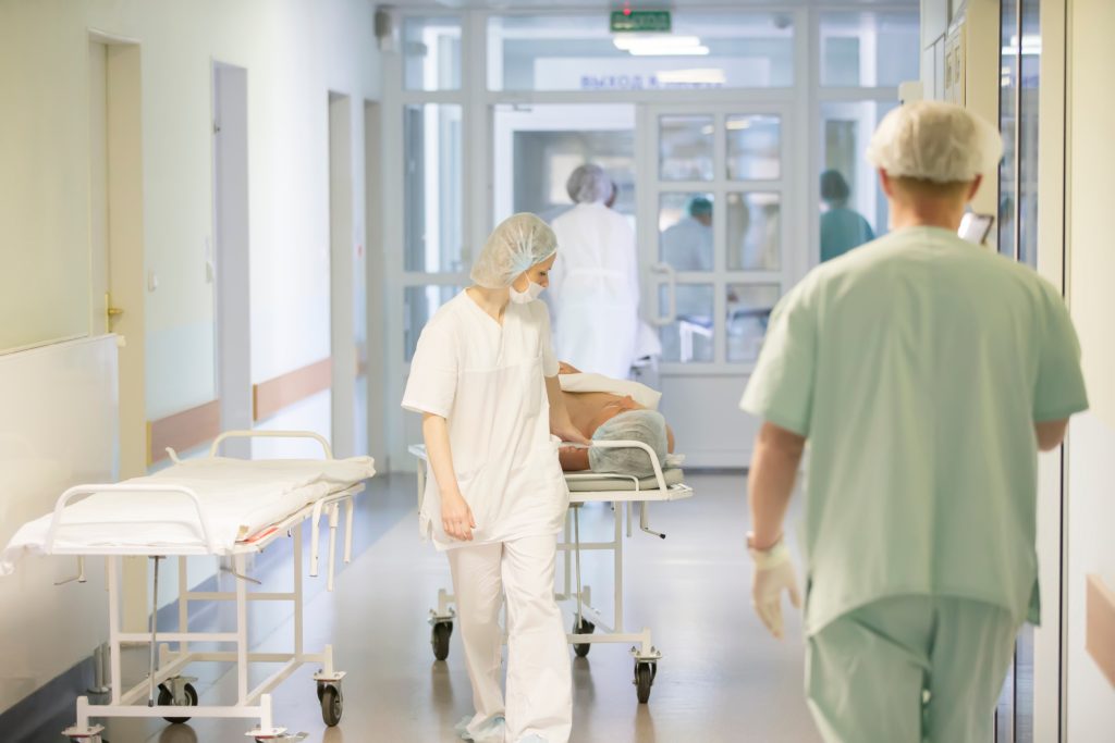 ΠΟΕΔΗΝ: Κατέρρευσε τμήμα ψευδοροφής στα ανακαινισμένα ΤΕΠ του νοσοκομείου Κορίνθου