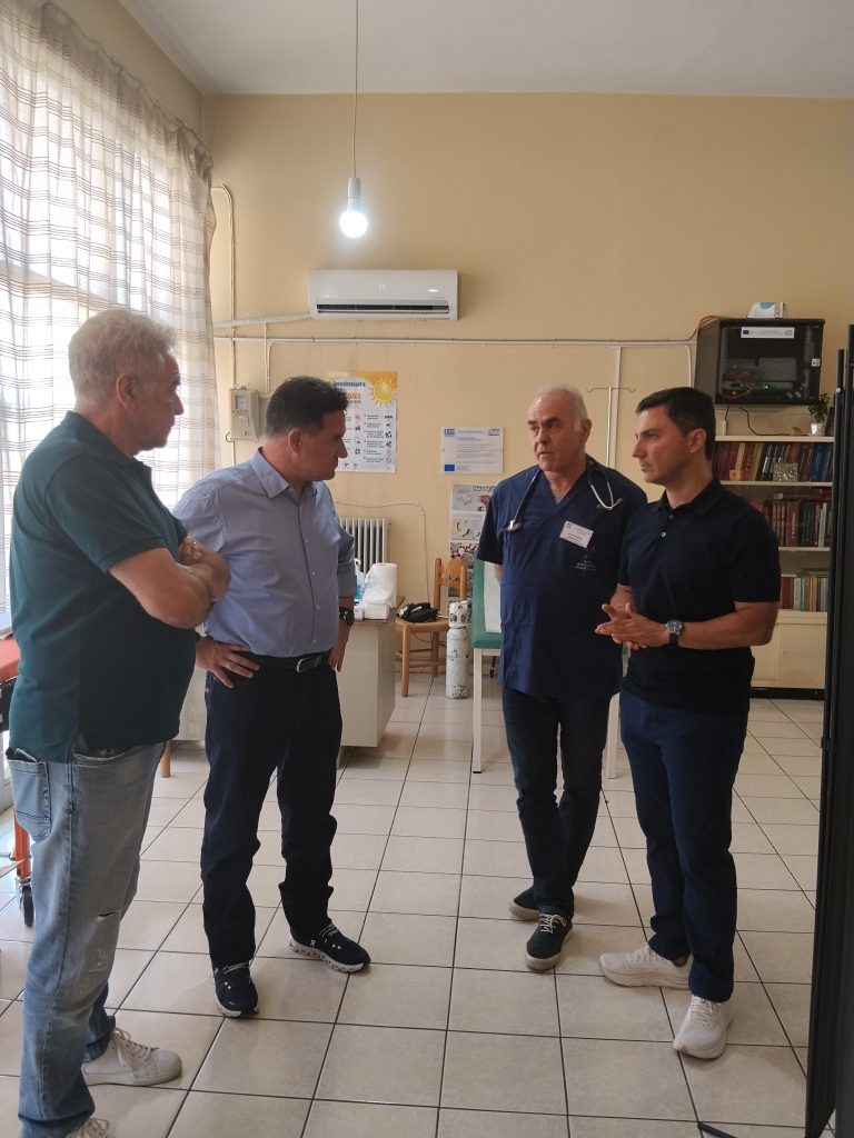 Άδωνις Γεωργιάδης σε δομές υγείας της Δυτικής Αττικής λόγω των πυρκαγιών- «Το ΕΣΥ είναι έτοιμο για κάθε ενδεχόμενο»