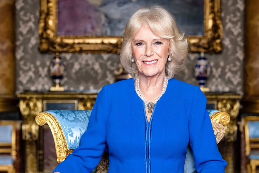 Το τρικ της Βασίλισσας Camilla με τη μάσκαρα που εξαφανίζει τα πεσμένα βλέφαρα σε δευτερόλεπτα