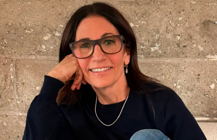 Η Bobbi Brown αποκαλύπτει: Τα 2 λάθη που κάνουμε όλες με το concealer – Πώς να αποκτήσουμε φυσικό και φωτεινό look