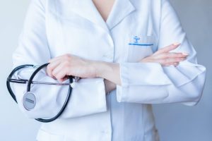 Υπόθεση Μαζωνάκη: Τι απαντά το ΙΚΠΙ για τη γιατρό Ιωάννα Γάκα και τη συμμετοχή της σε διεθνές συνέδριο