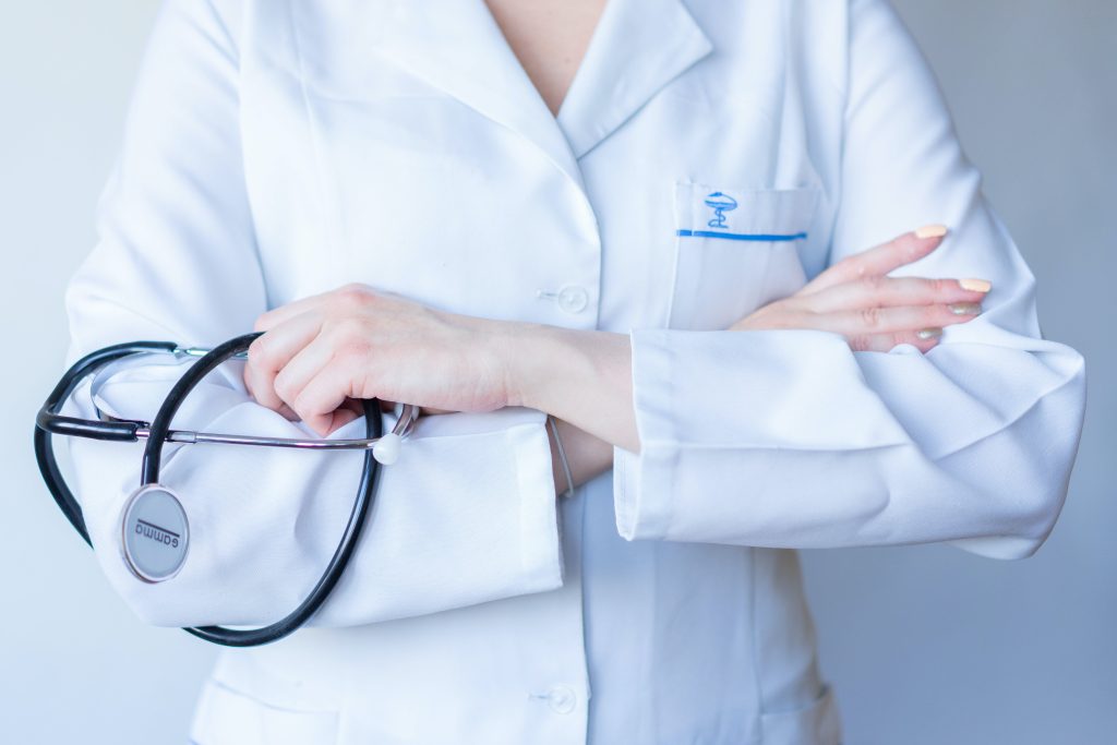 Υπόθεση Μαζωνάκη: Τι απαντά το ΙΚΠΙ για τη γιατρό Ιωάννα Γάκα και τη συμμετοχή της σε διεθνές συνέδριο