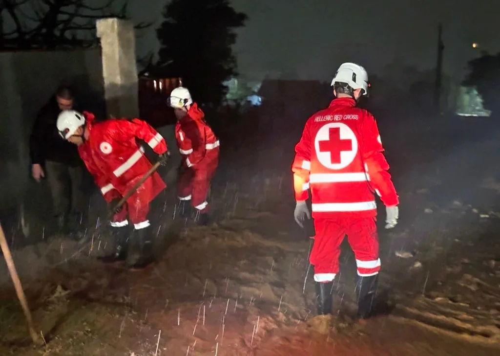 Ερυθρός Σταυρός: 10 βασικές συμβουλές για προστασία κατά τη διάρκεια πλημμυρικών φαινομένων